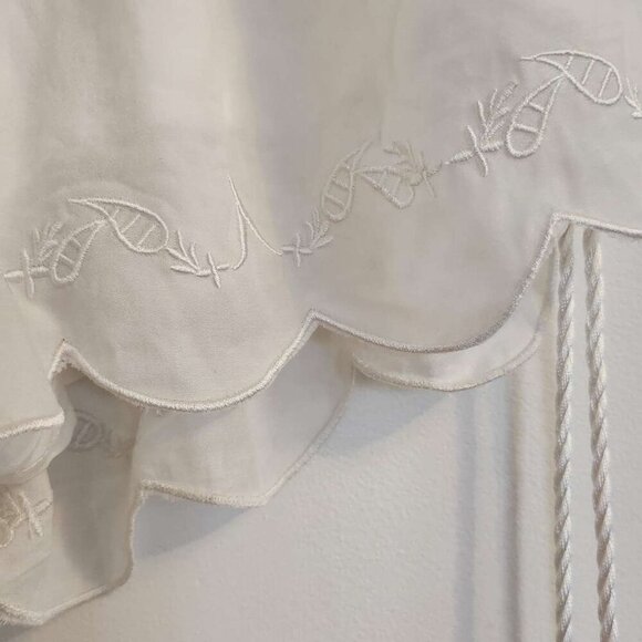 MinkPink Castaway Ivory Embroidered Two Piece Cami Top and Shorts Set Small b113 - Picture 16 of 16